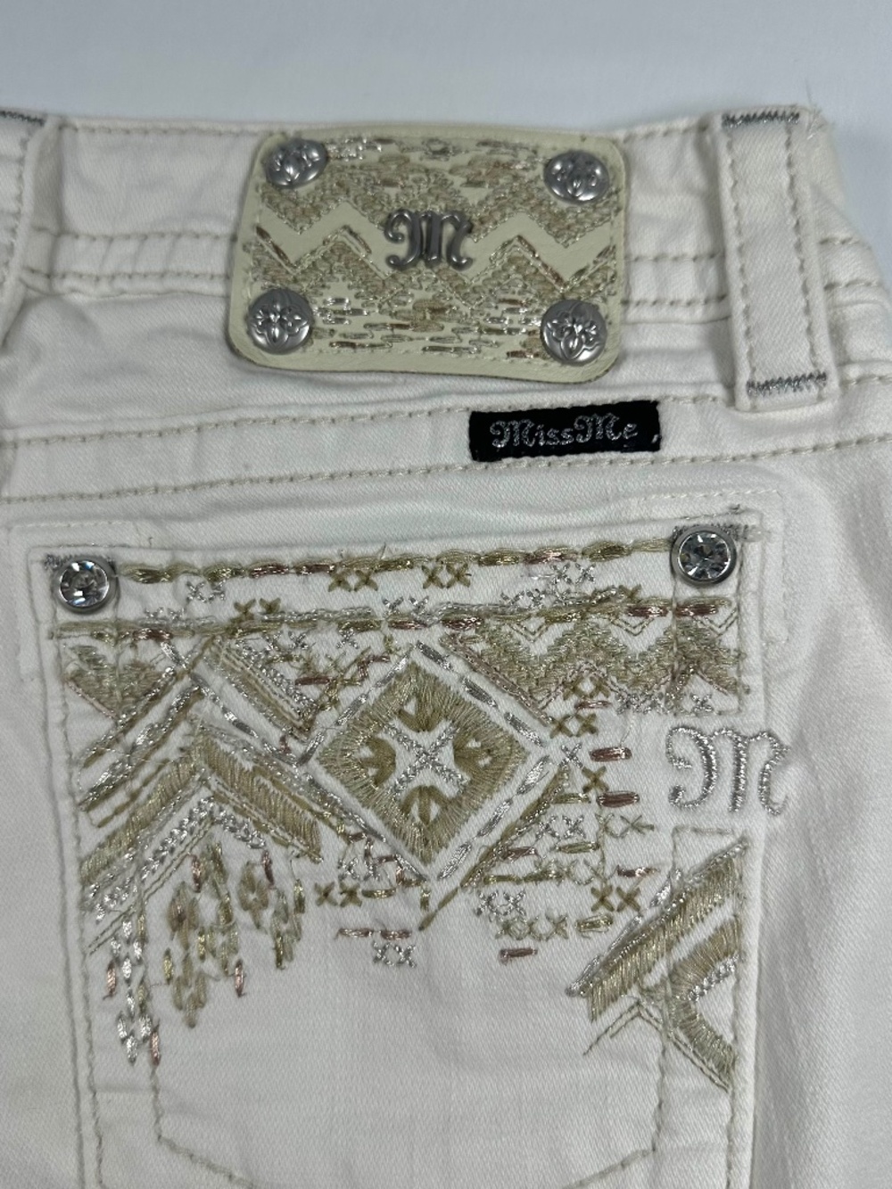 Miss Me "Irene" White Denim Capri Pants Size 29 Low Rise Fit Rhinestone Y2K Era